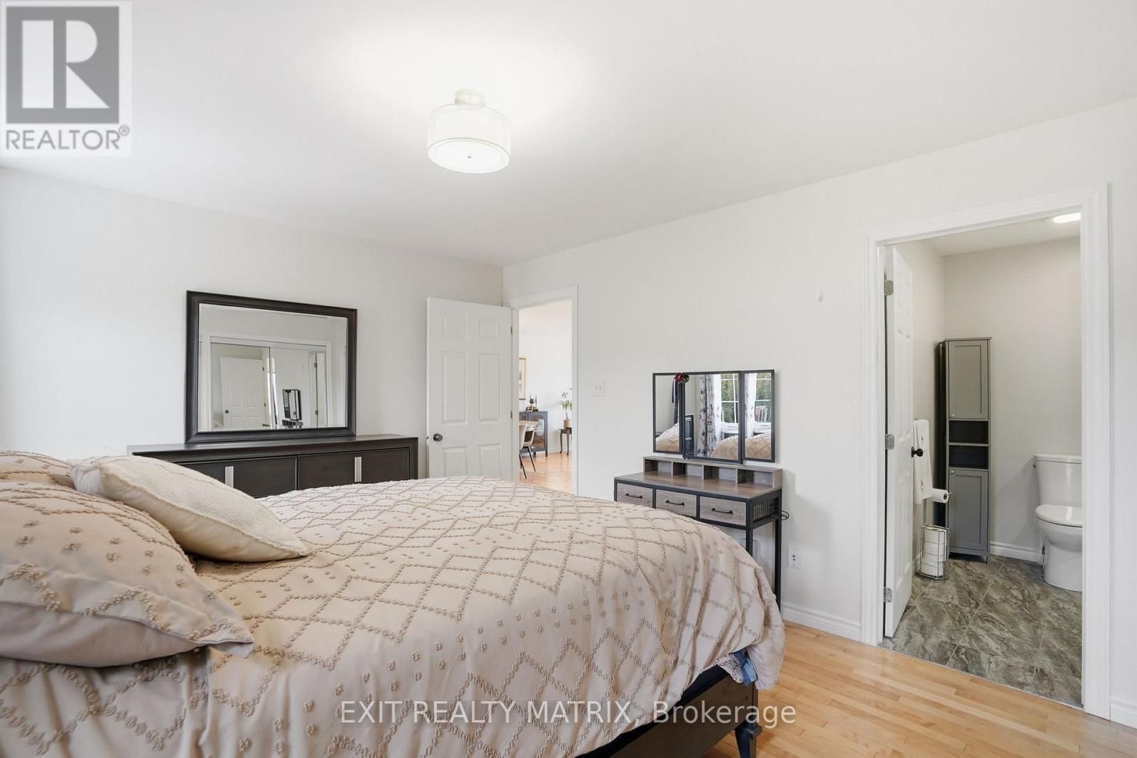 730 DES CHENES STREET Image 16