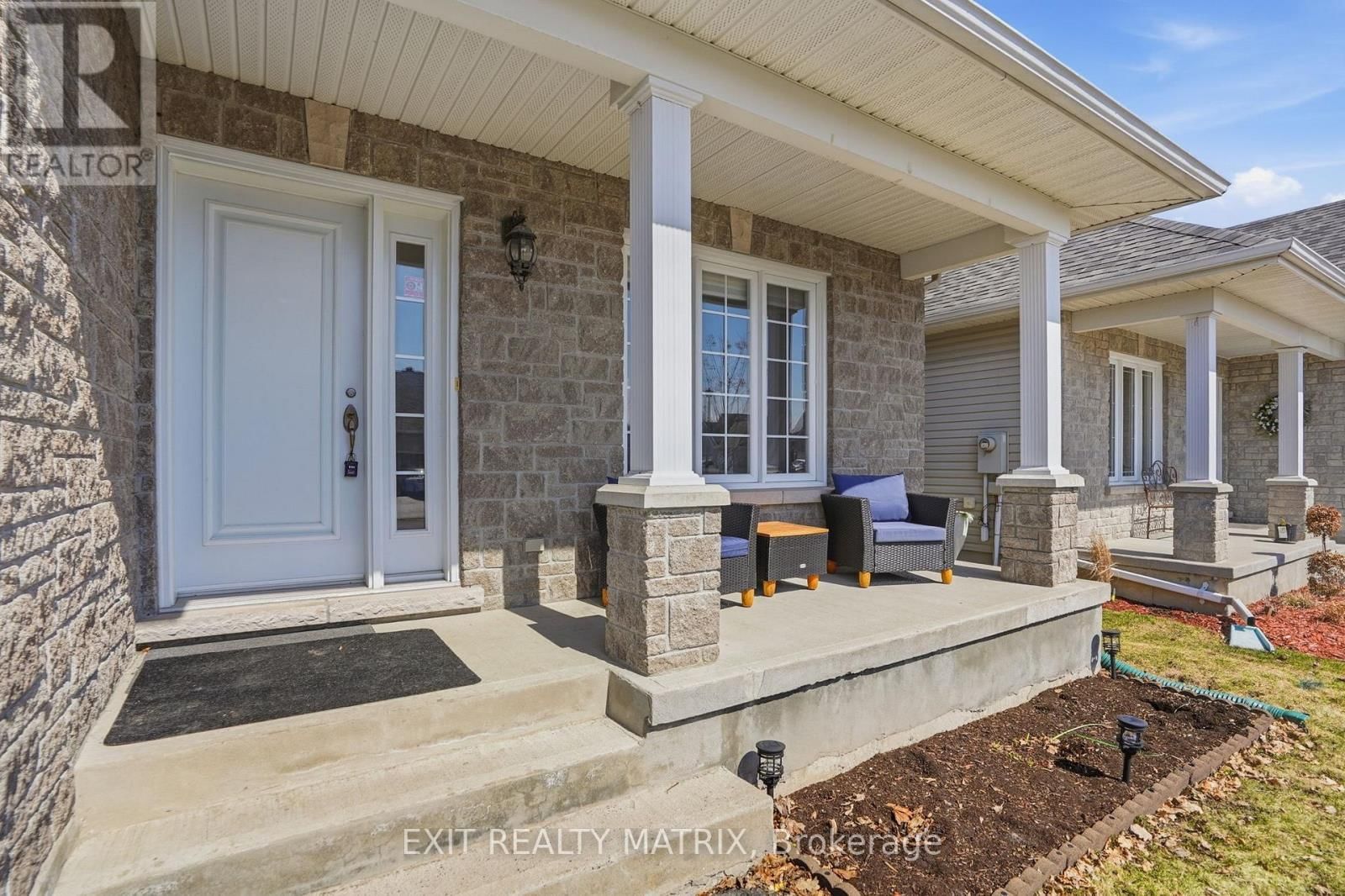 730 DES CHENES STREET Image 2