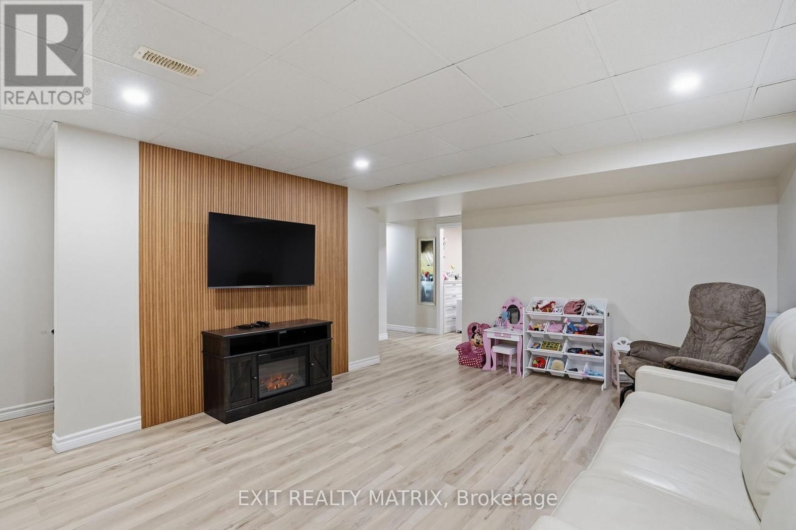 730 DES CHENES STREET Image 21