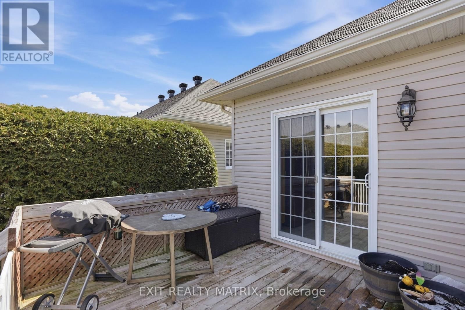 730 DES CHENES STREET Image 24