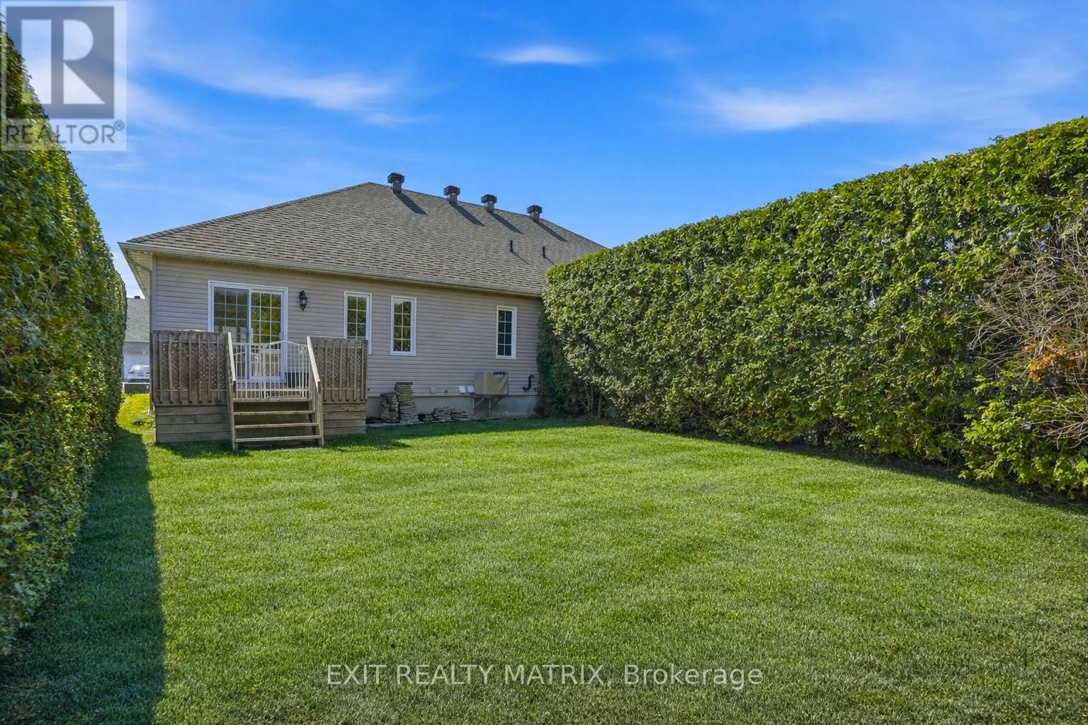 730 DES CHENES STREET Image 25