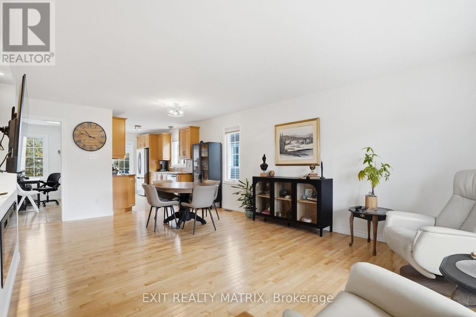 730 DES CHENES STREET Image 4