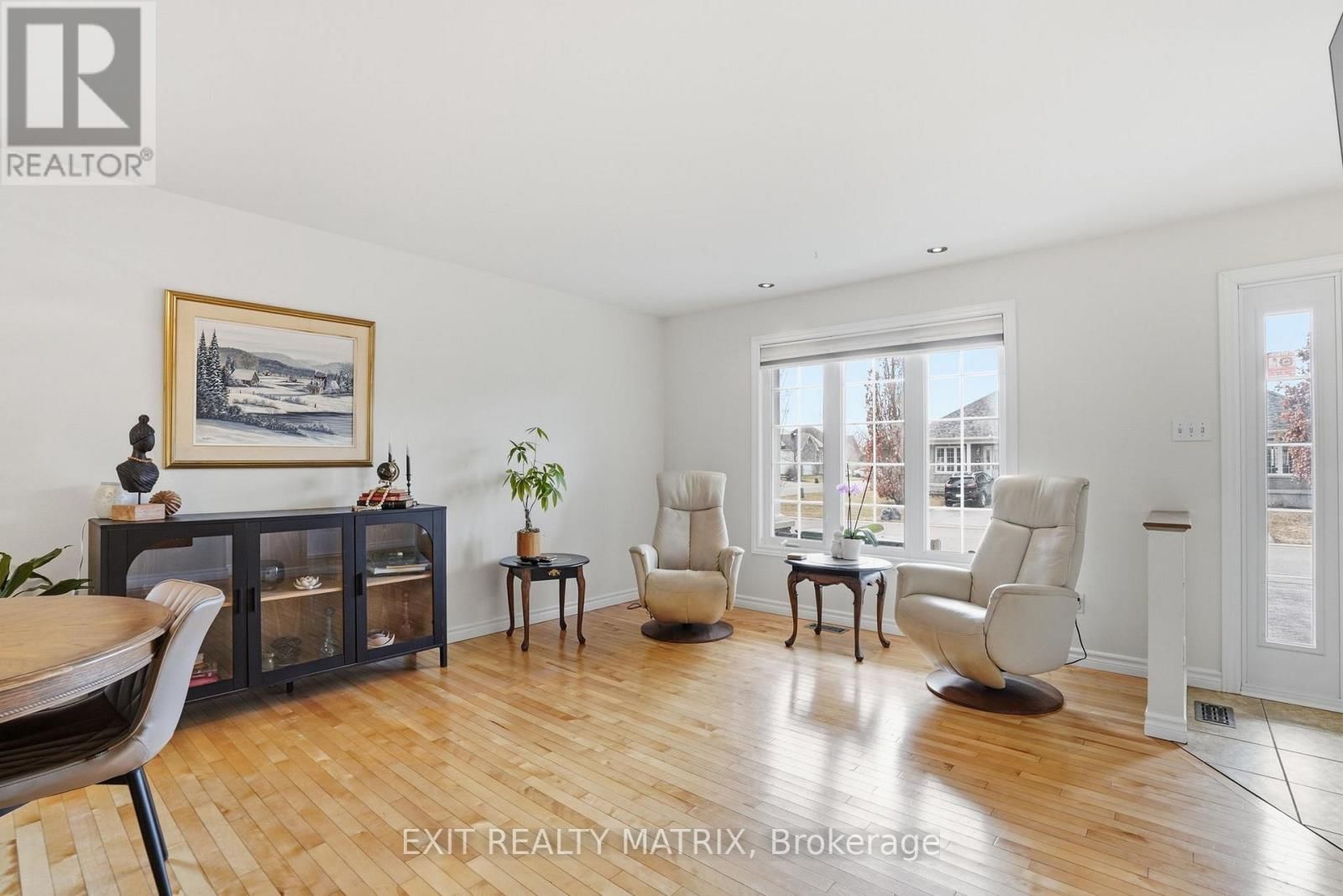 730 DES CHENES STREET Image 6