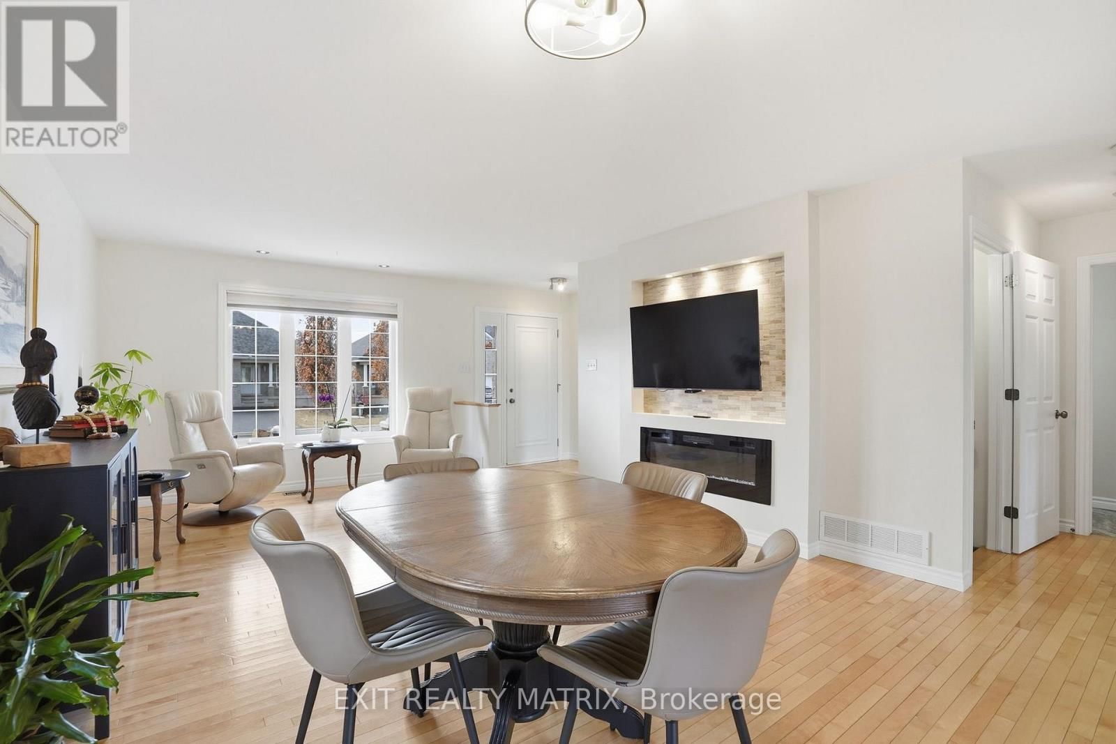 730 DES CHENES STREET Image 9