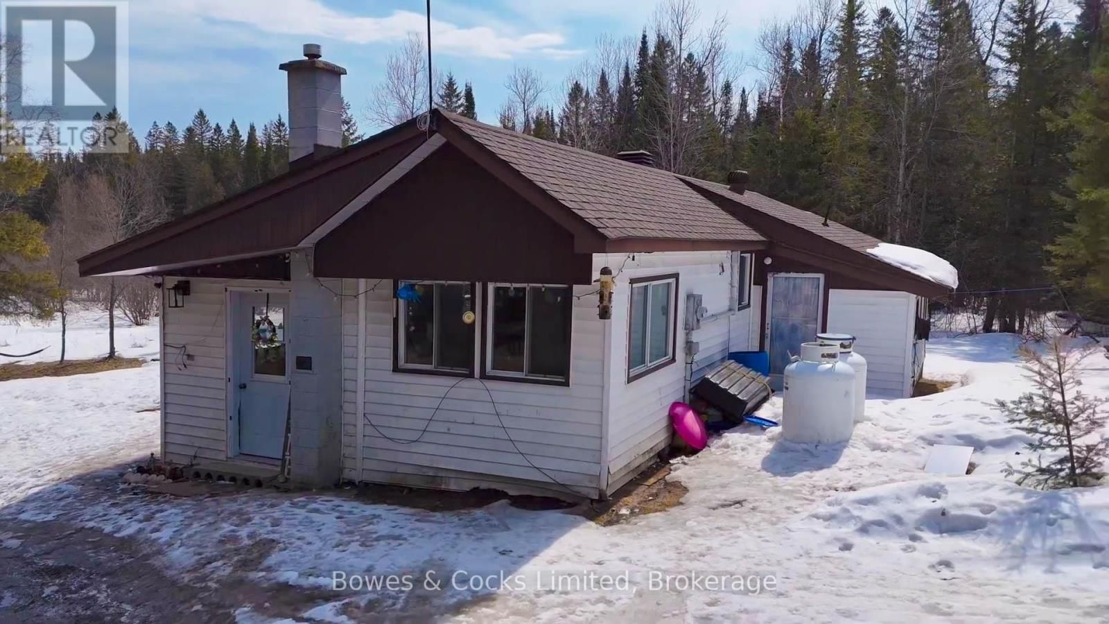 1046 DETLOR ROAD Image 3