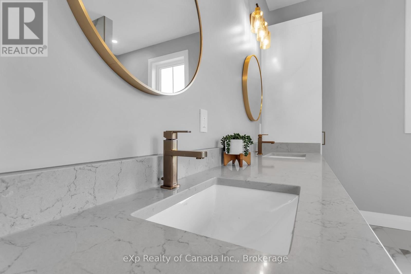 65 MEADOWLANDS DRIVE Image 38