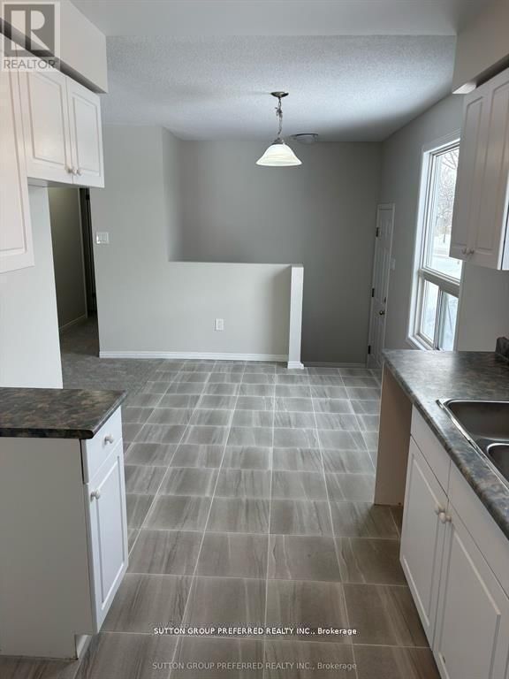 331 SIMPSON CRESCENT Image 2