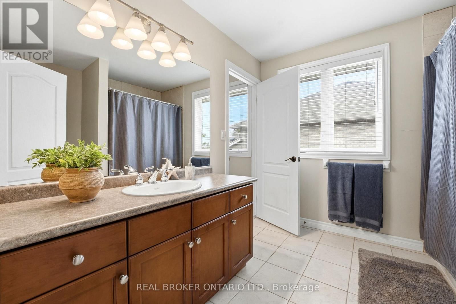 20 COTTONWOOD CRESCENT Image 22