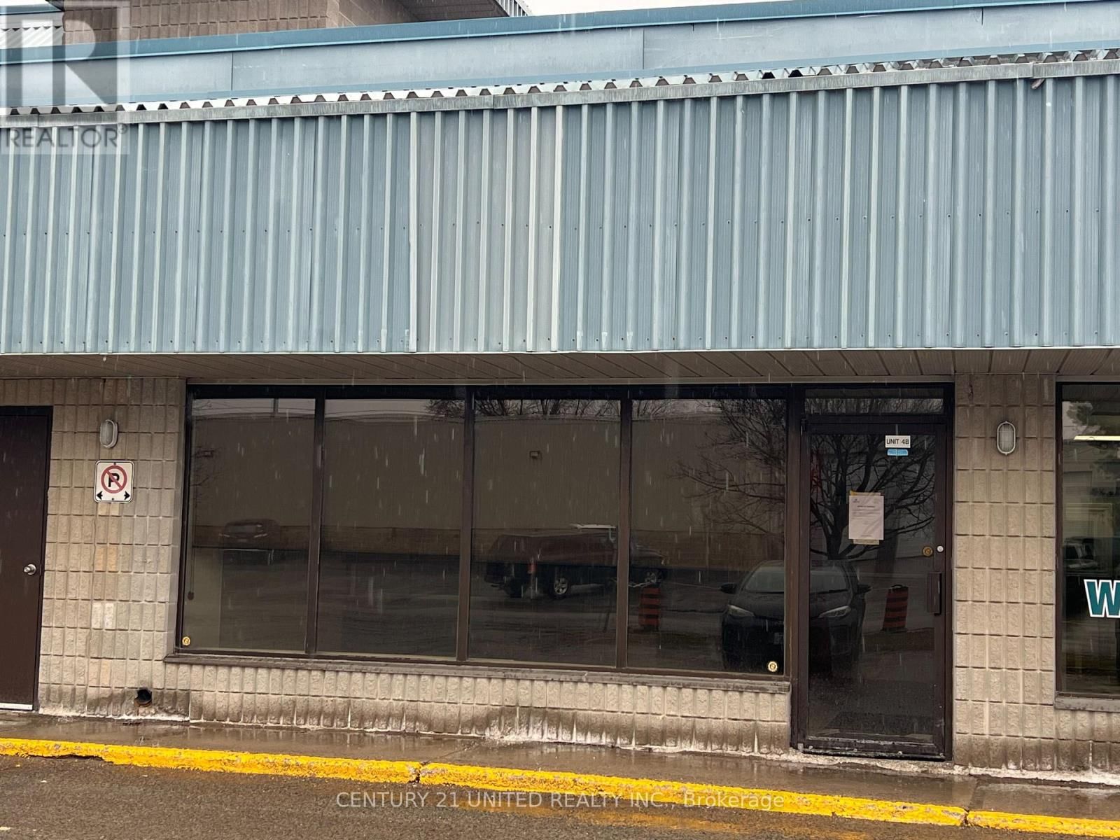 4 - 637 THE QUEENSWAY Image 1