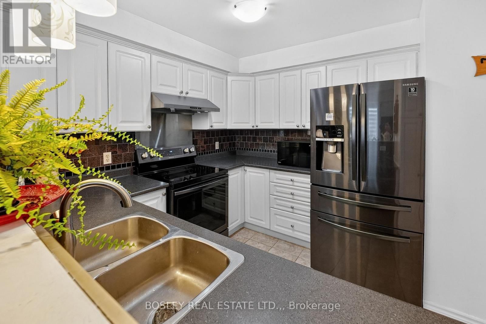 10 - 6263 VALLEY WAY Image 6