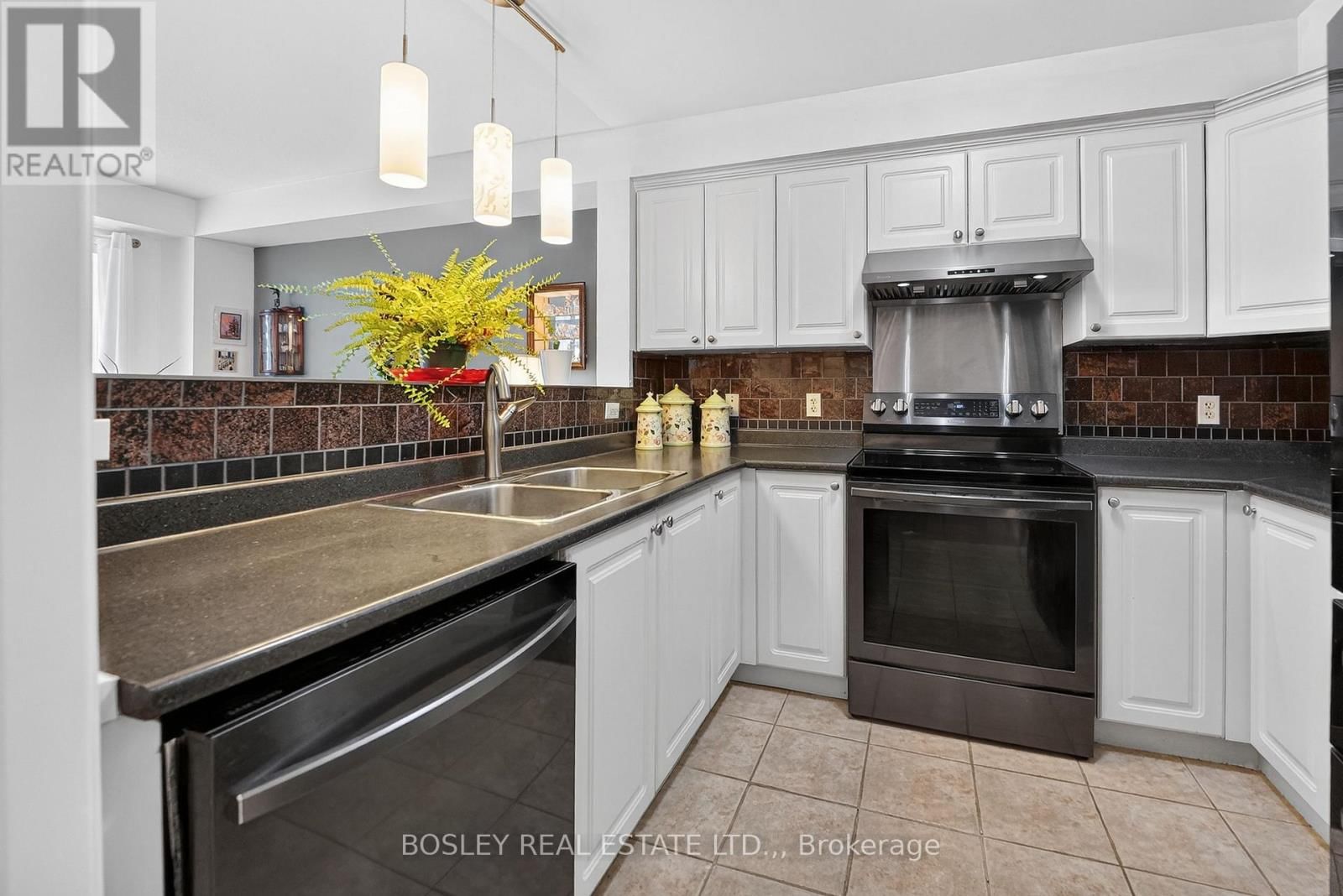 10 - 6263 VALLEY WAY Image 8