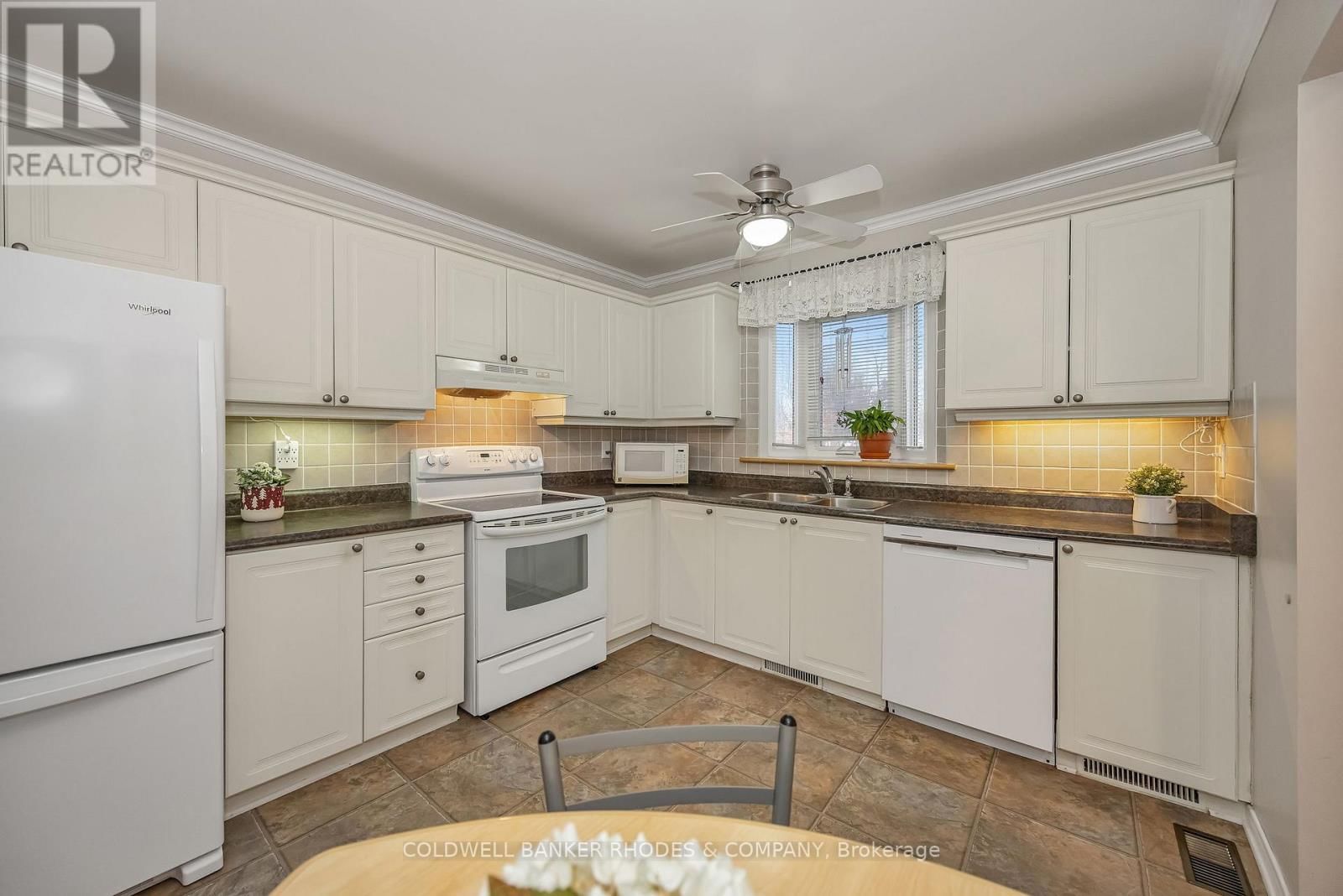 4 ALMOND LANE Image 14