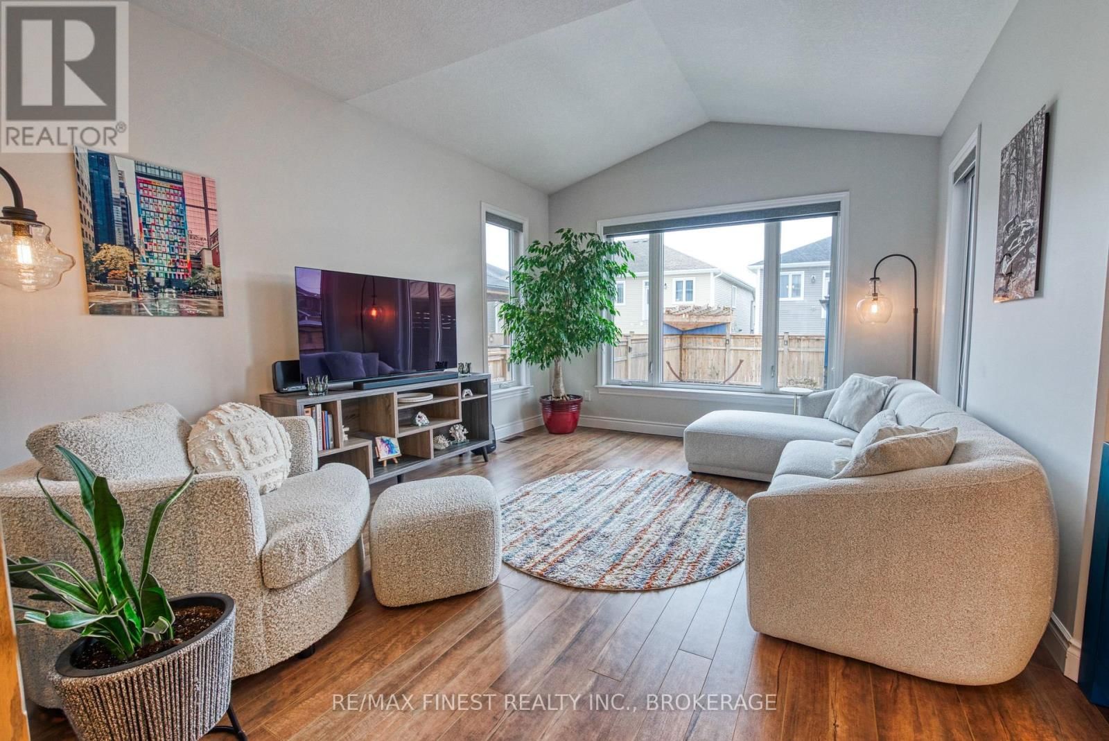 124 HAZLETT STREET Image 11