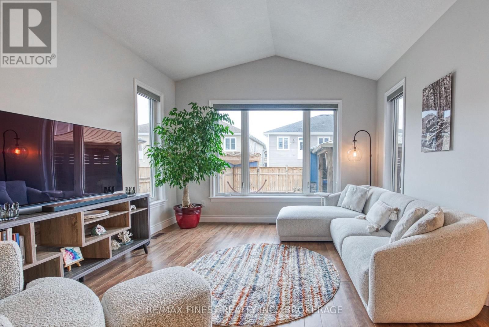 124 HAZLETT STREET Image 15