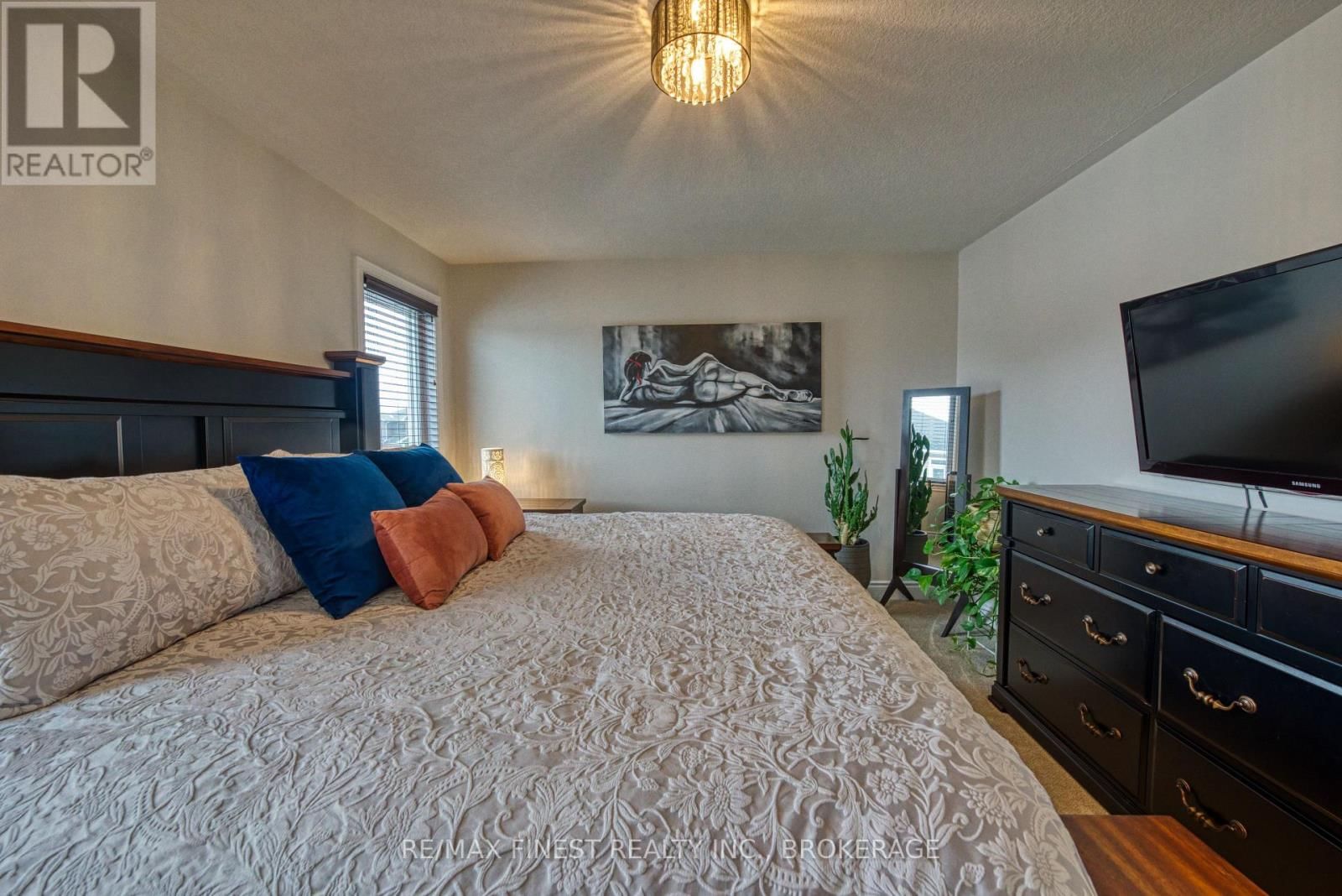 124 HAZLETT STREET Image 21