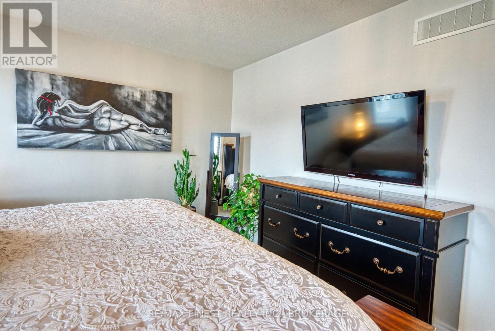 124 HAZLETT STREET Image 22