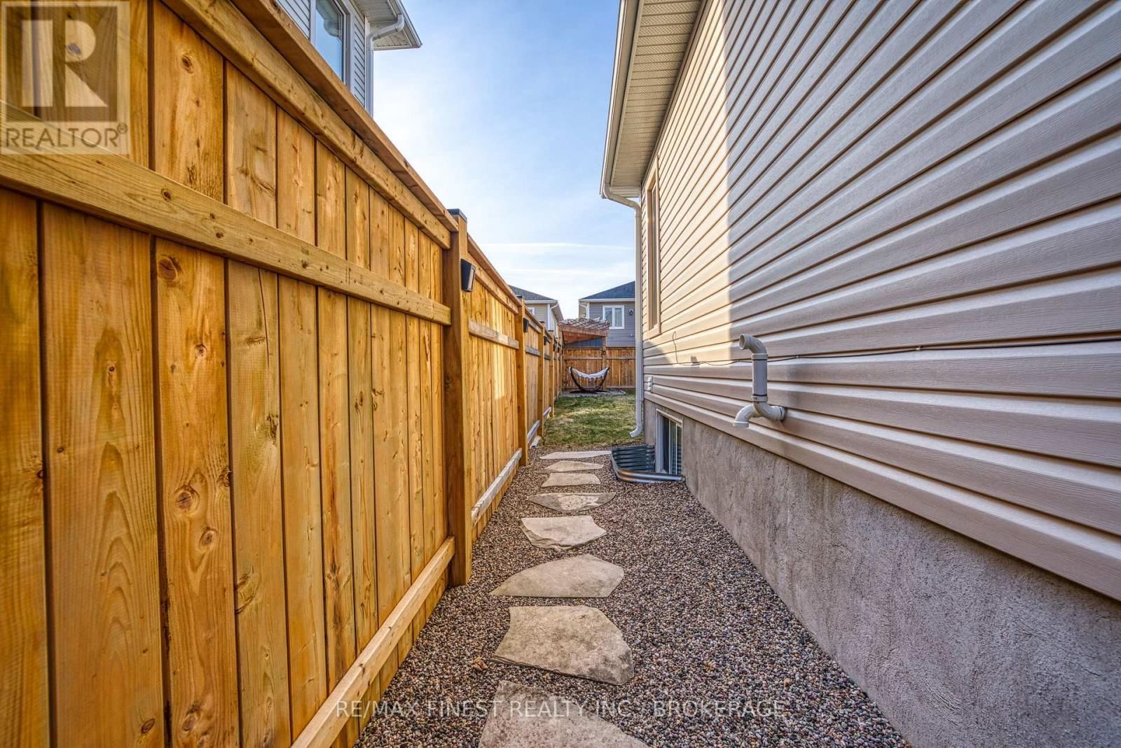 124 HAZLETT STREET Image 46