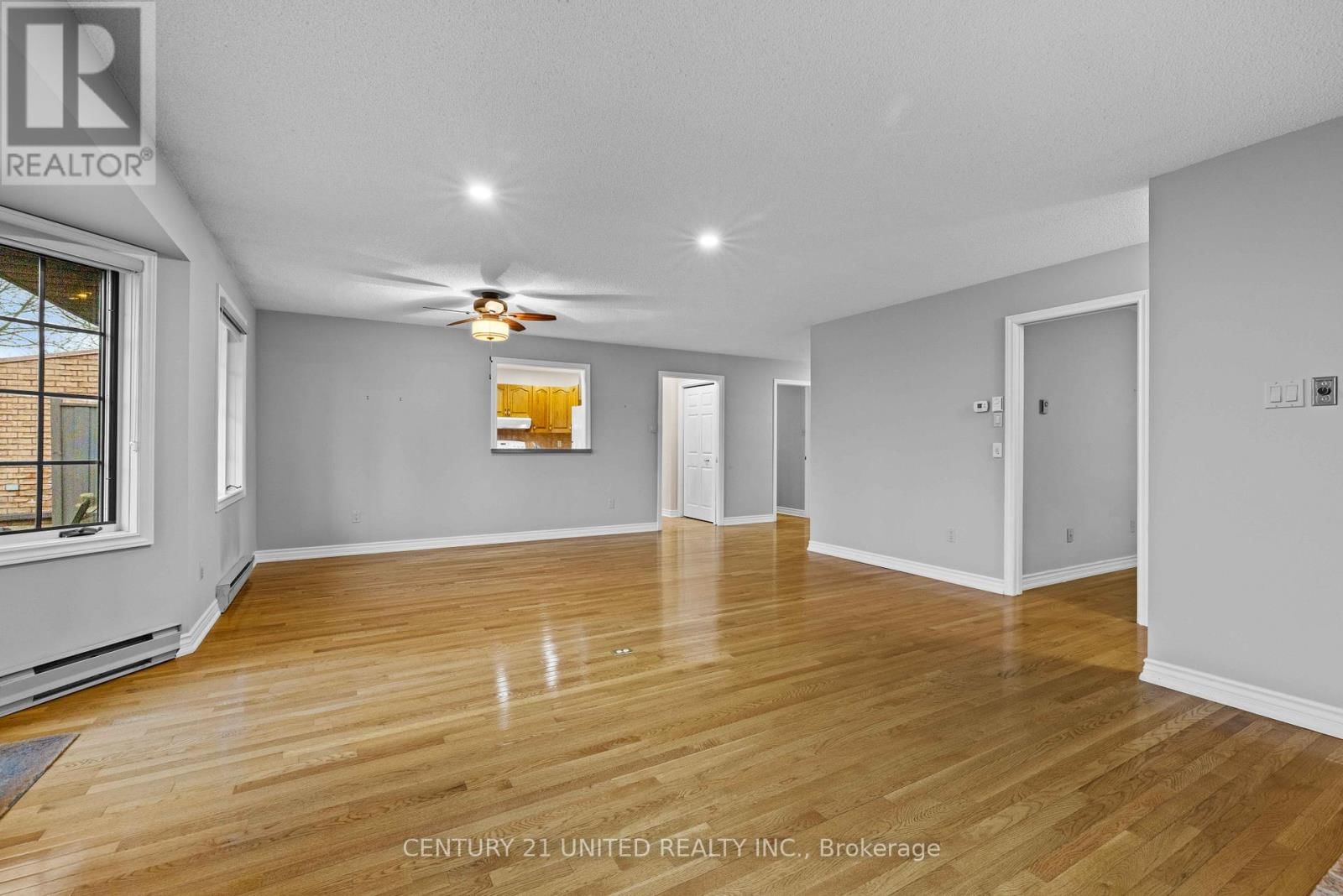 3 - 660 WHITAKER STREET Image 12