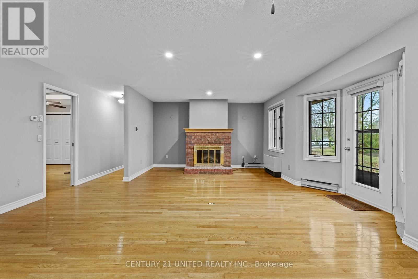 3 - 660 WHITAKER STREET Image 13