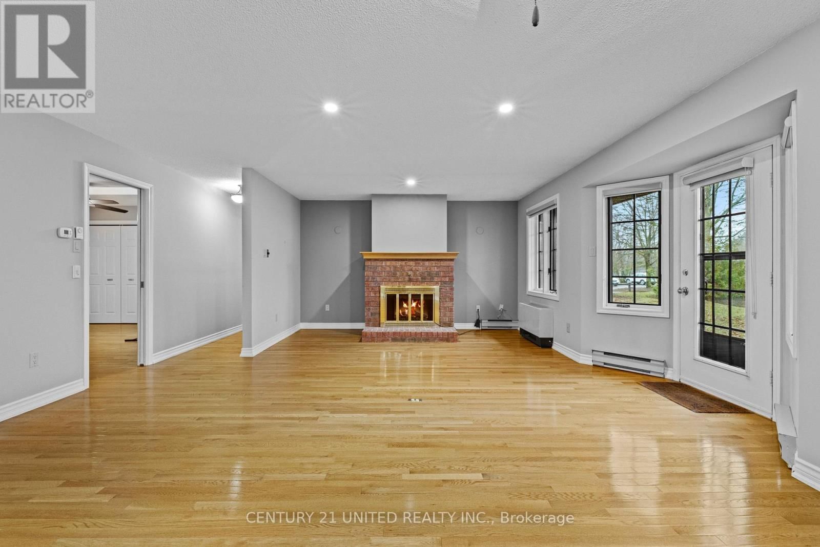 3 - 660 WHITAKER STREET Image 14