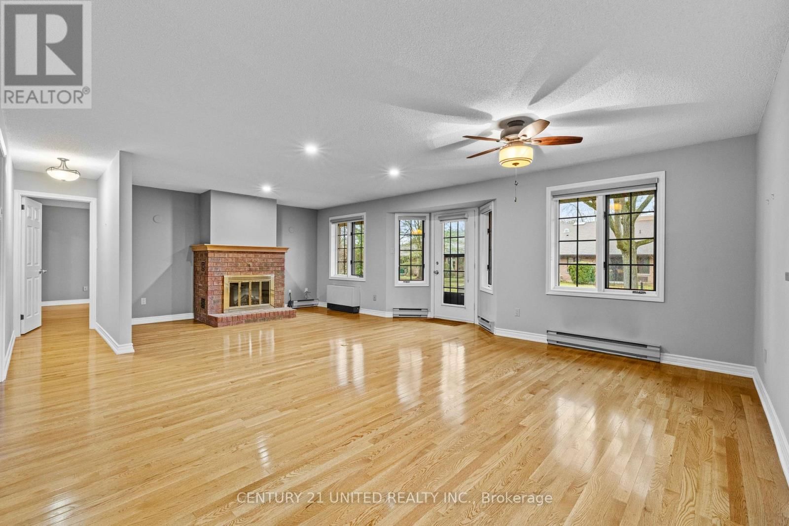 3 - 660 WHITAKER STREET Image 17