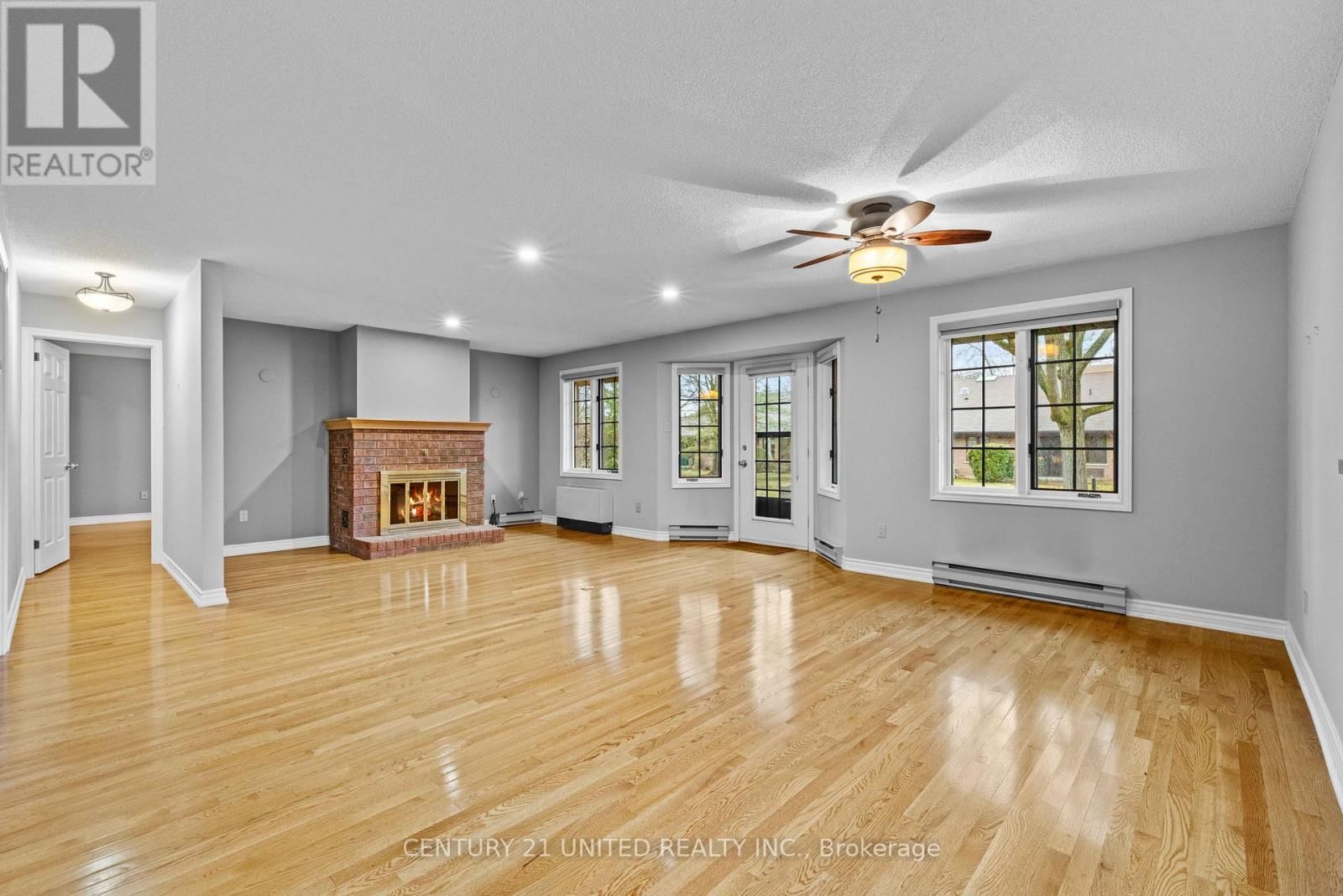 3 - 660 WHITAKER STREET Image 18