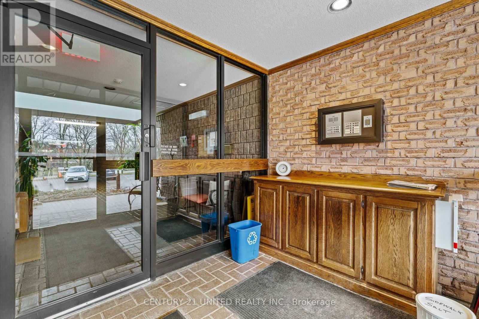 3 - 660 WHITAKER STREET Image 2