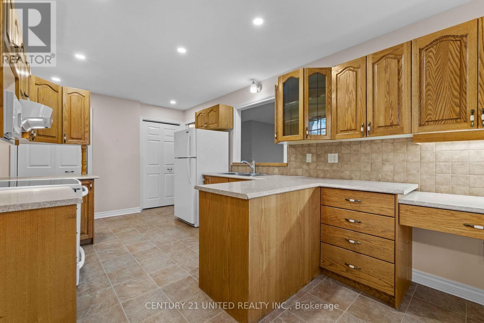 3 - 660 WHITAKER STREET Image 20