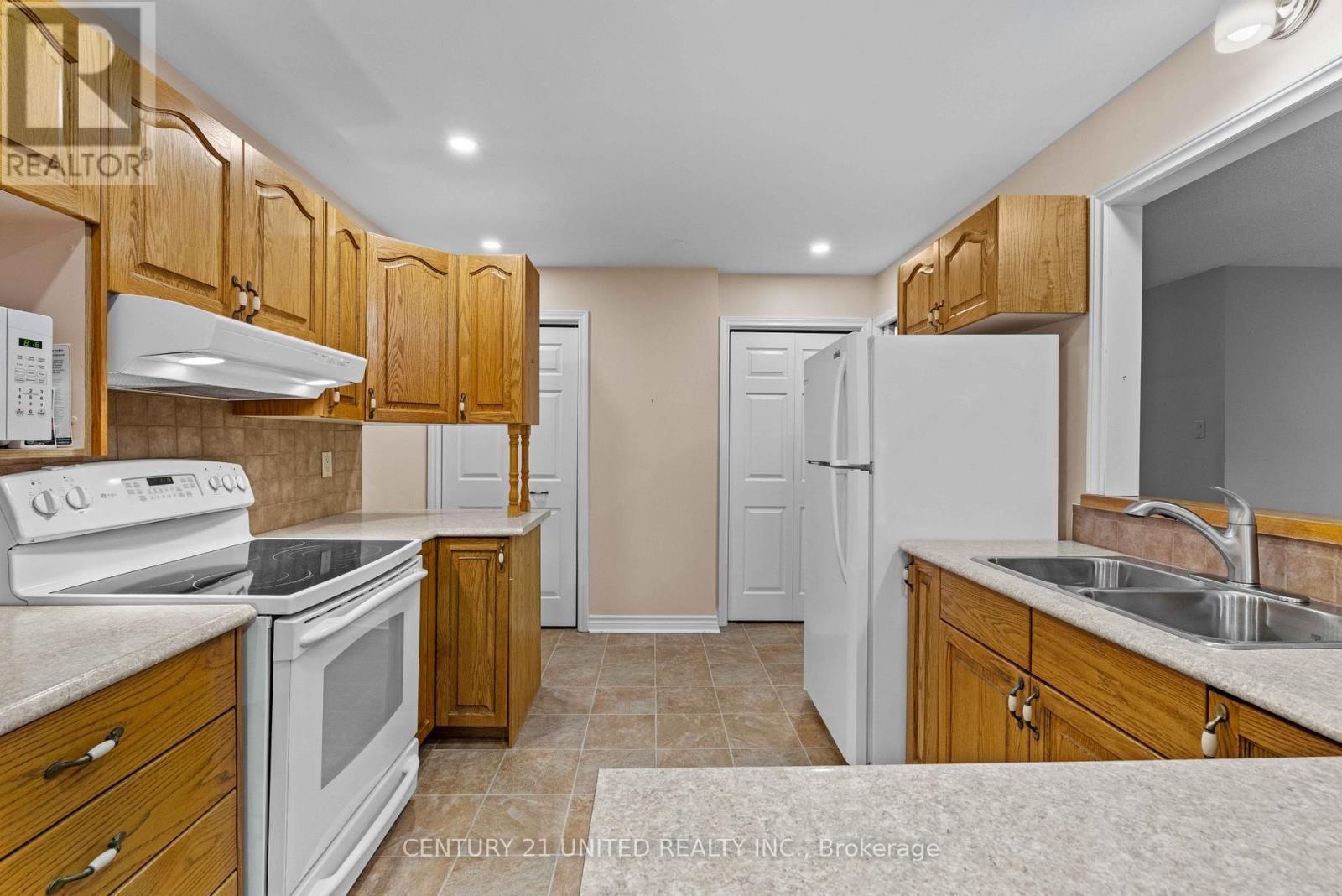 3 - 660 WHITAKER STREET Image 21