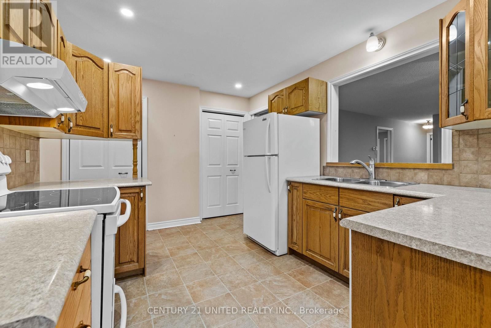 3 - 660 WHITAKER STREET Image 23