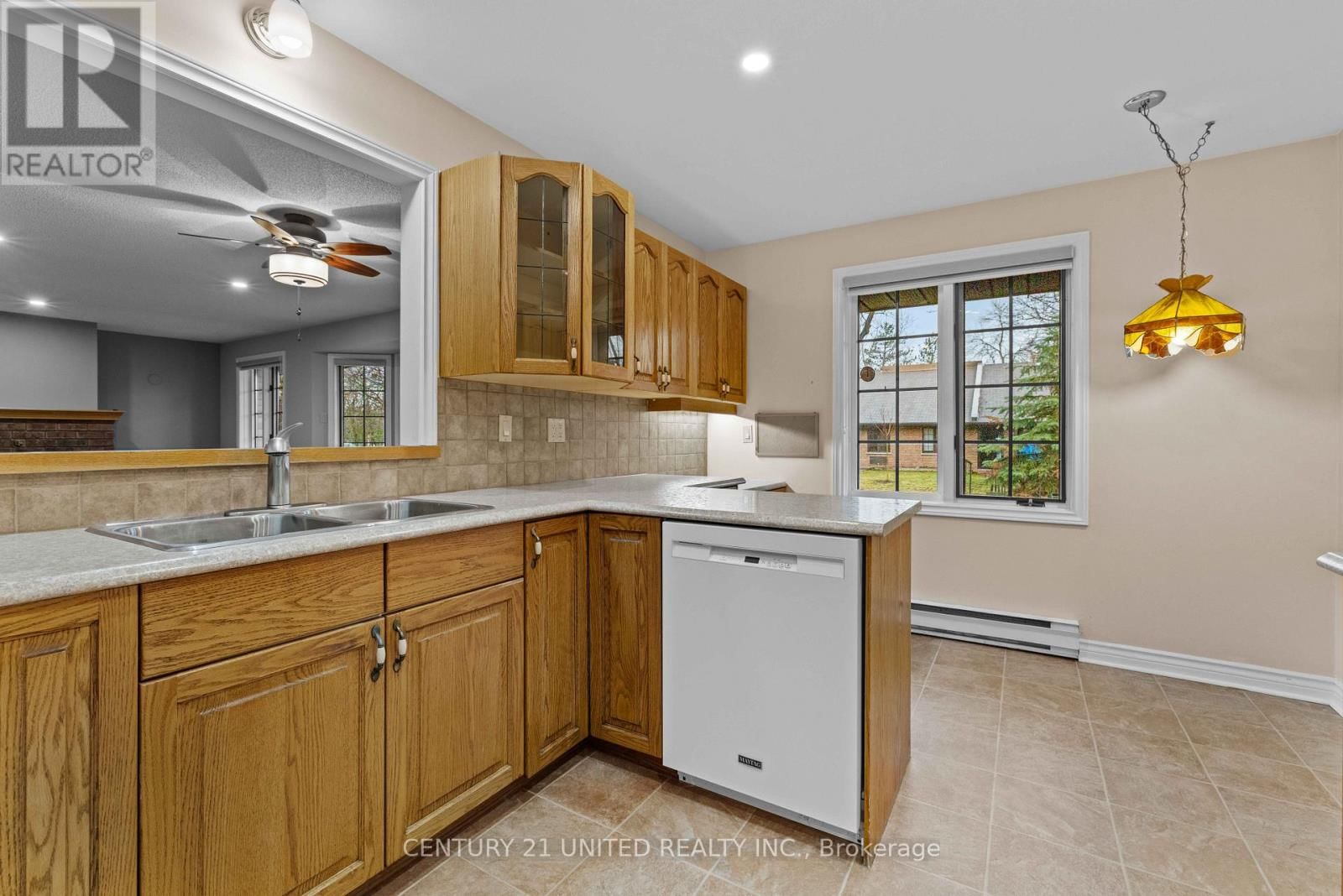 3 - 660 WHITAKER STREET Image 24