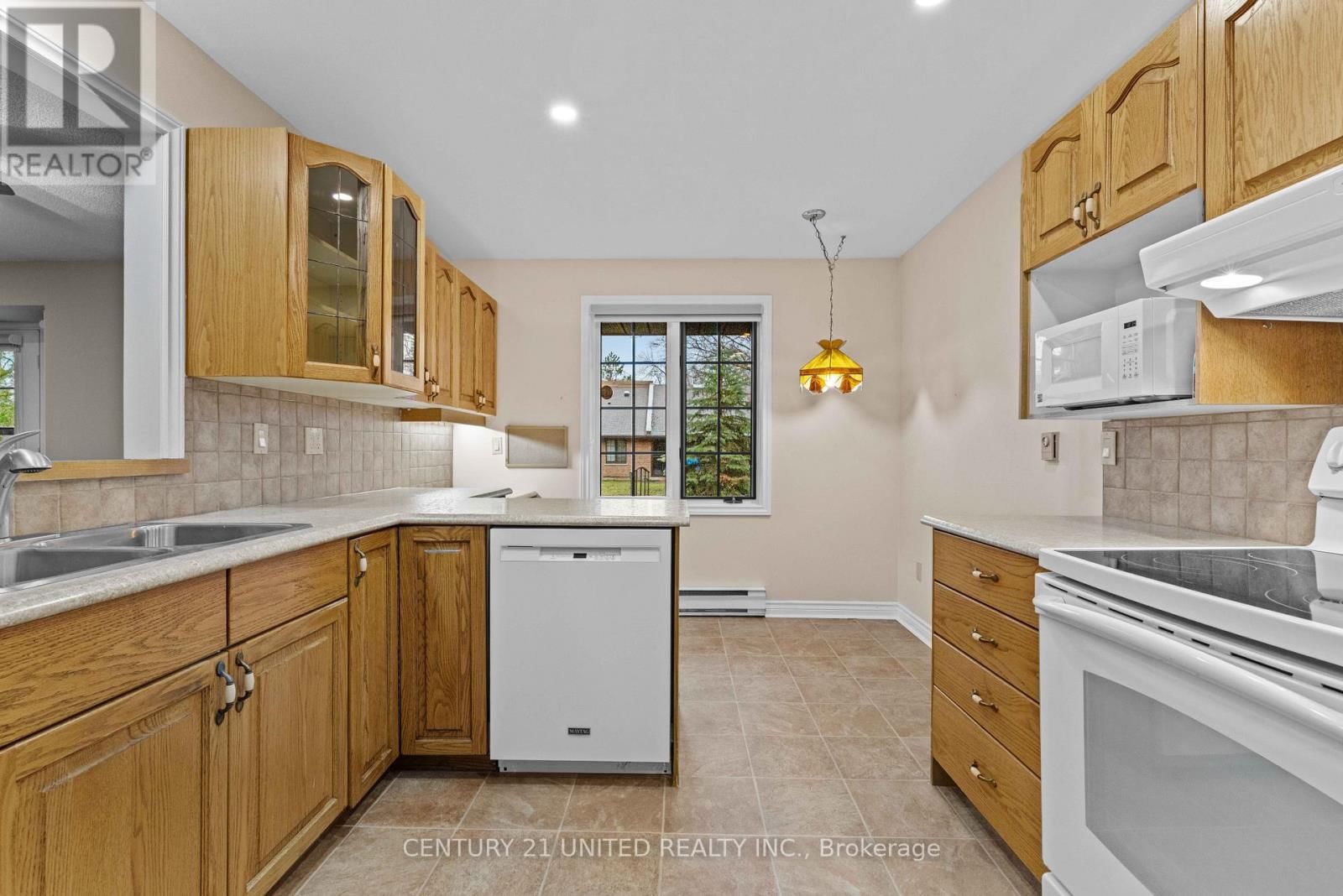 3 - 660 WHITAKER STREET Image 25