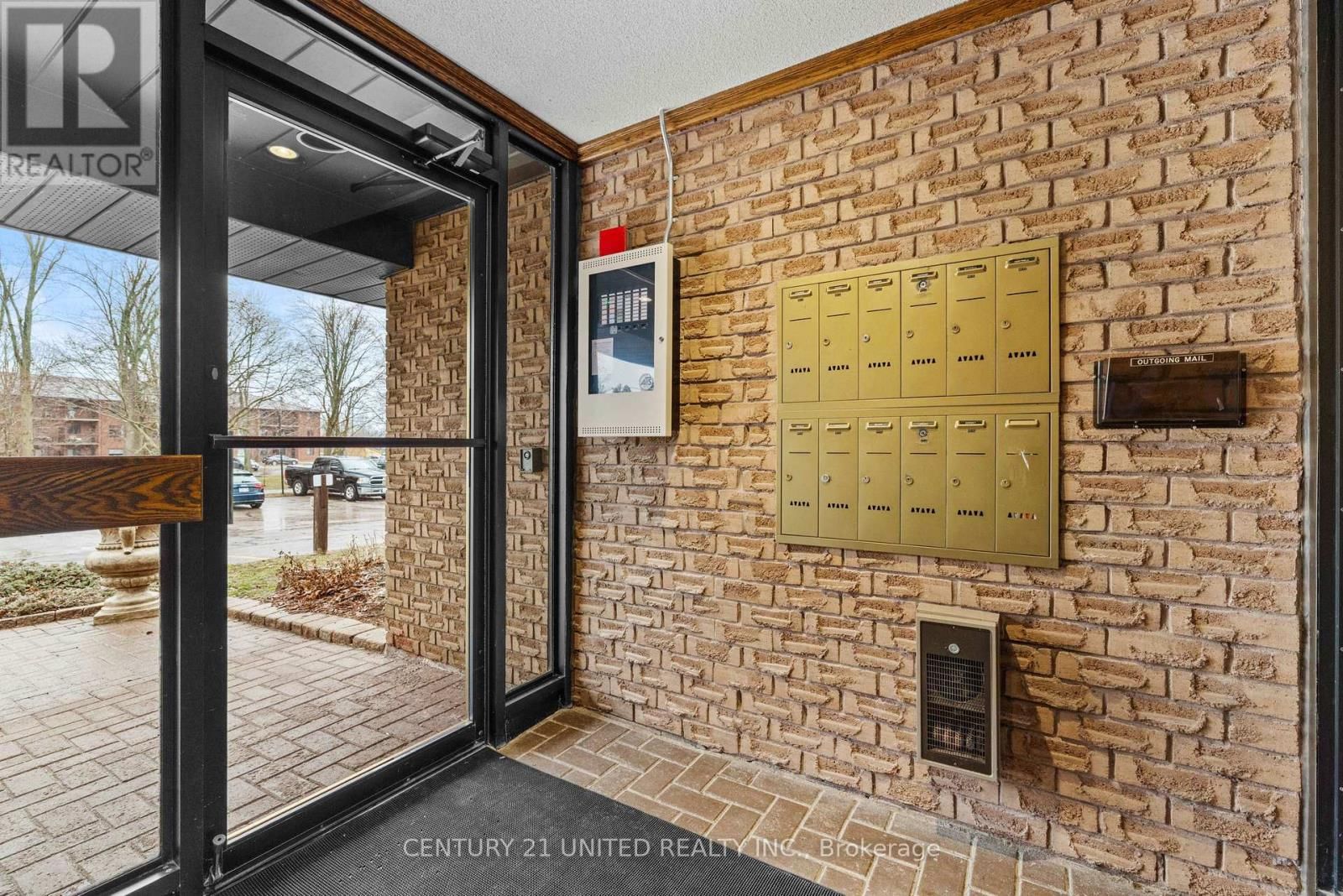 3 - 660 WHITAKER STREET Image 3