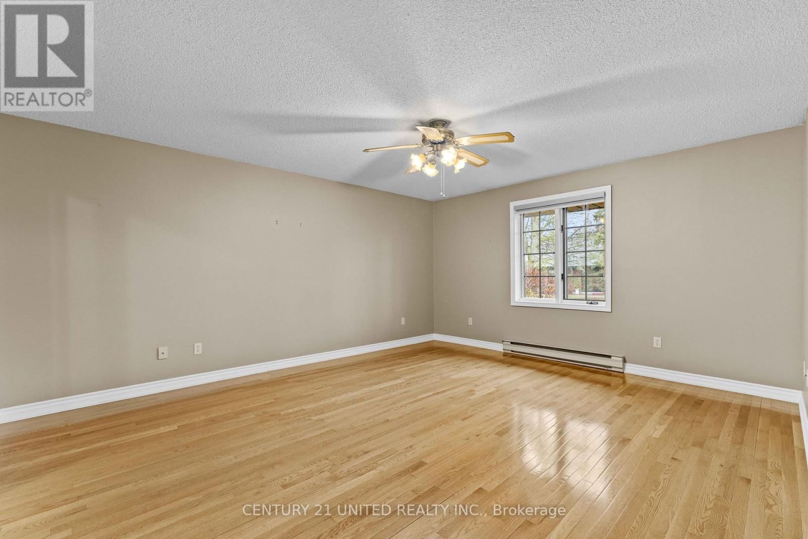 3 - 660 WHITAKER STREET Image 32