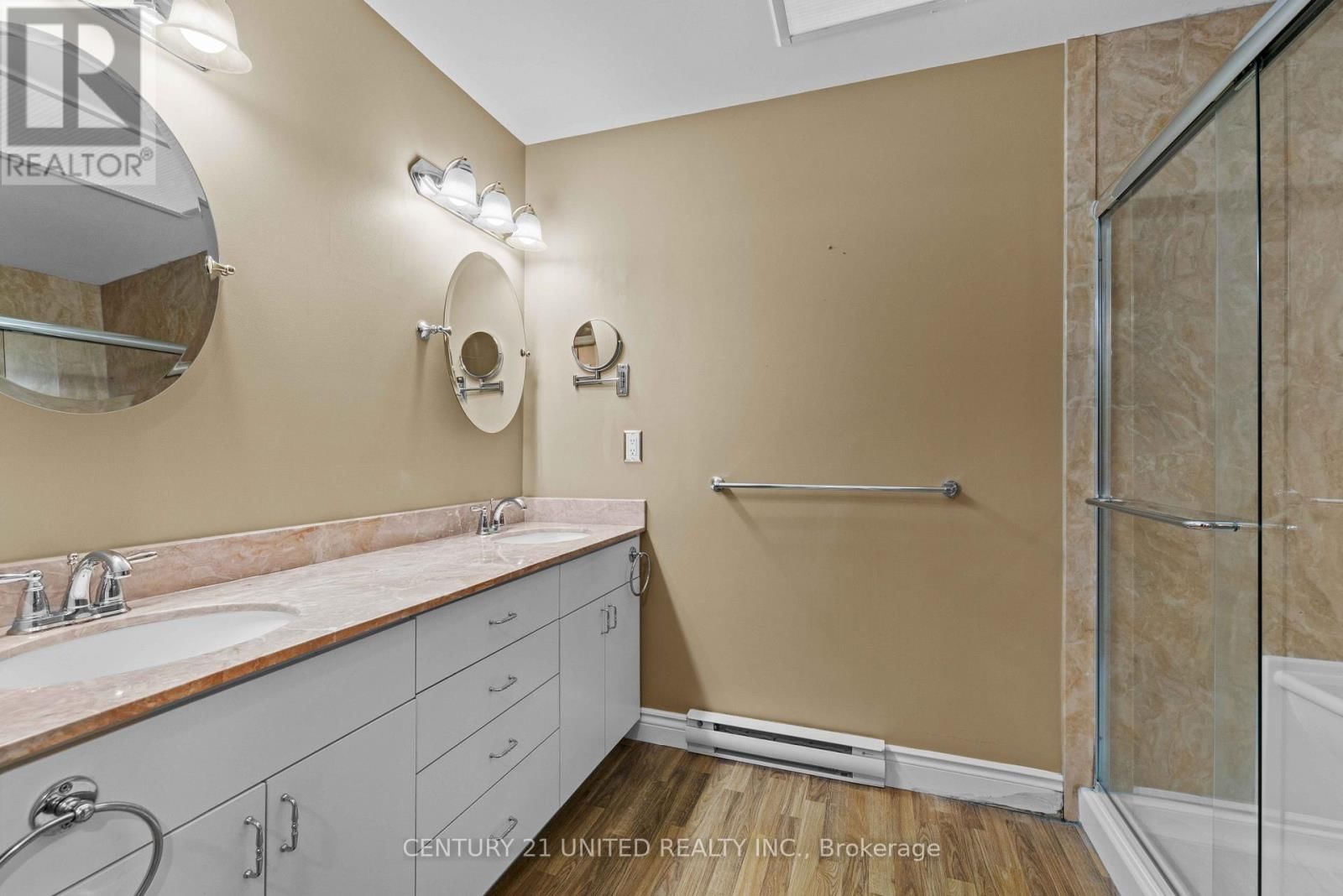 3 - 660 WHITAKER STREET Image 33