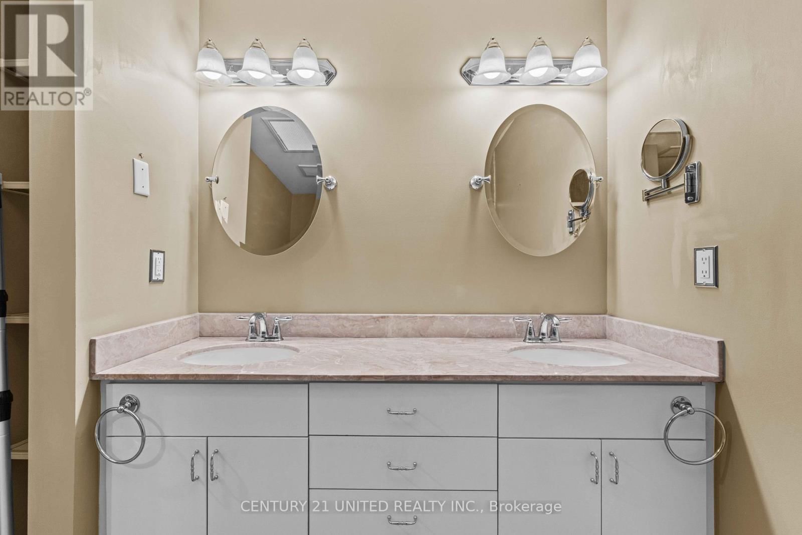 3 - 660 WHITAKER STREET Image 34