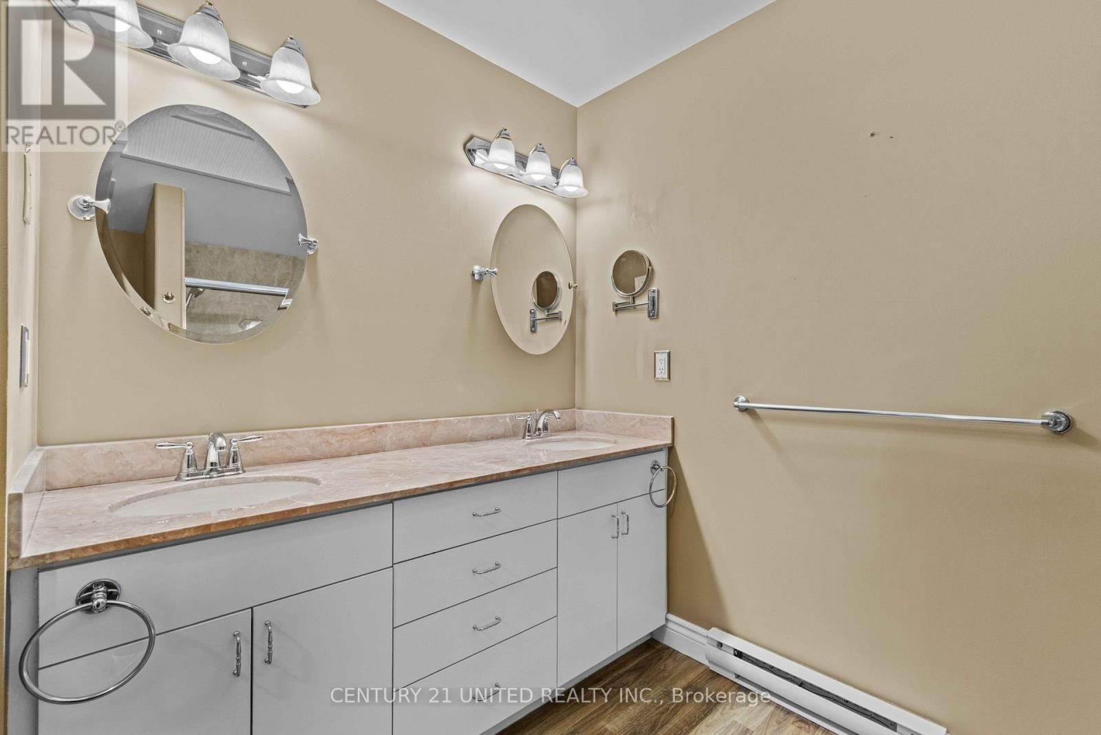 3 - 660 WHITAKER STREET Image 35