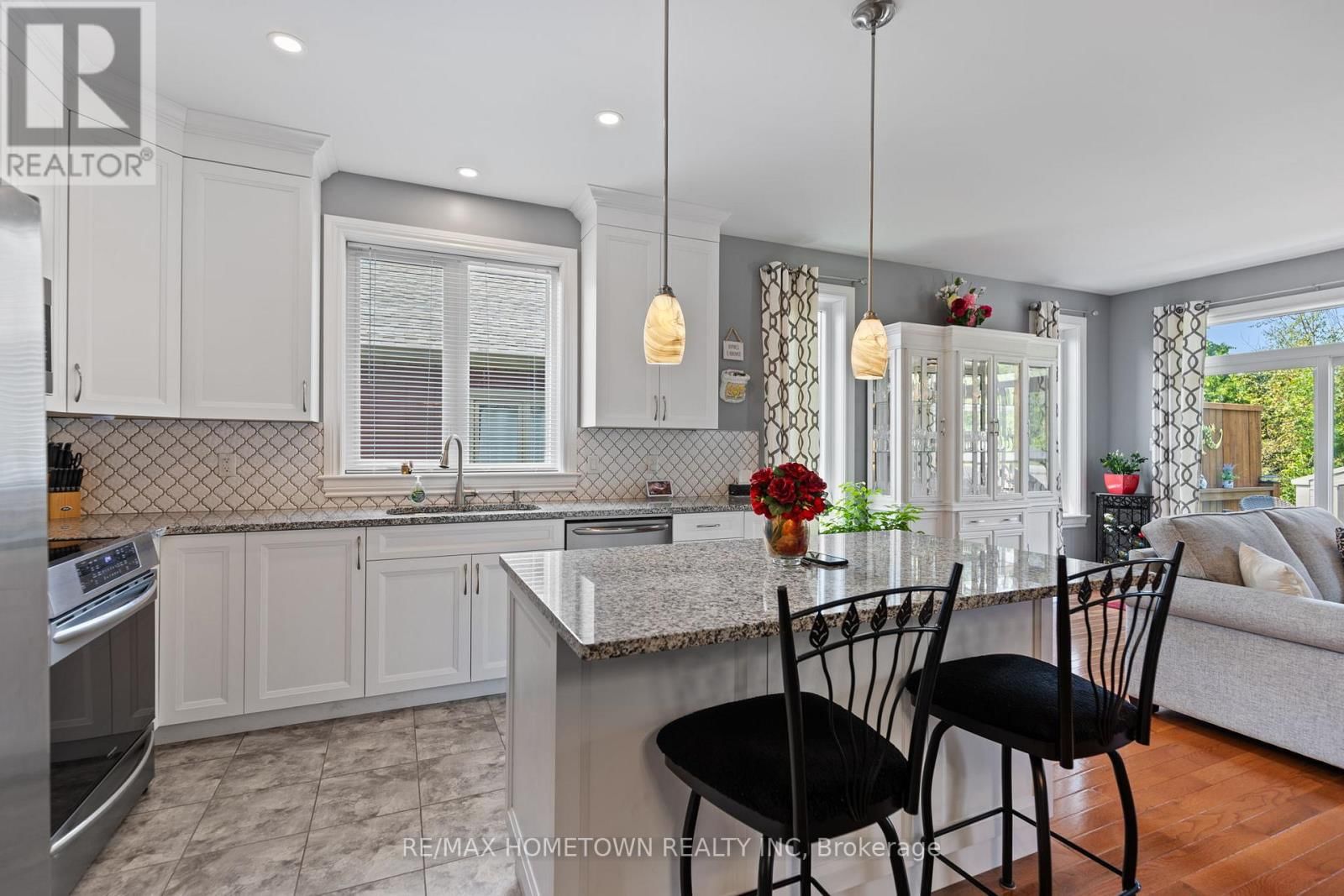 8 BILLINGS AVENUE WEST Image 7