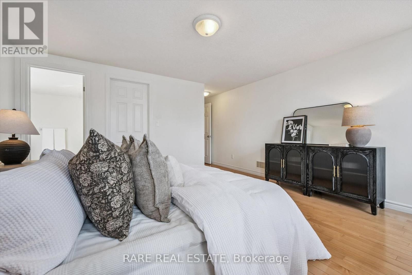 28 DAVIS STREET Image 25