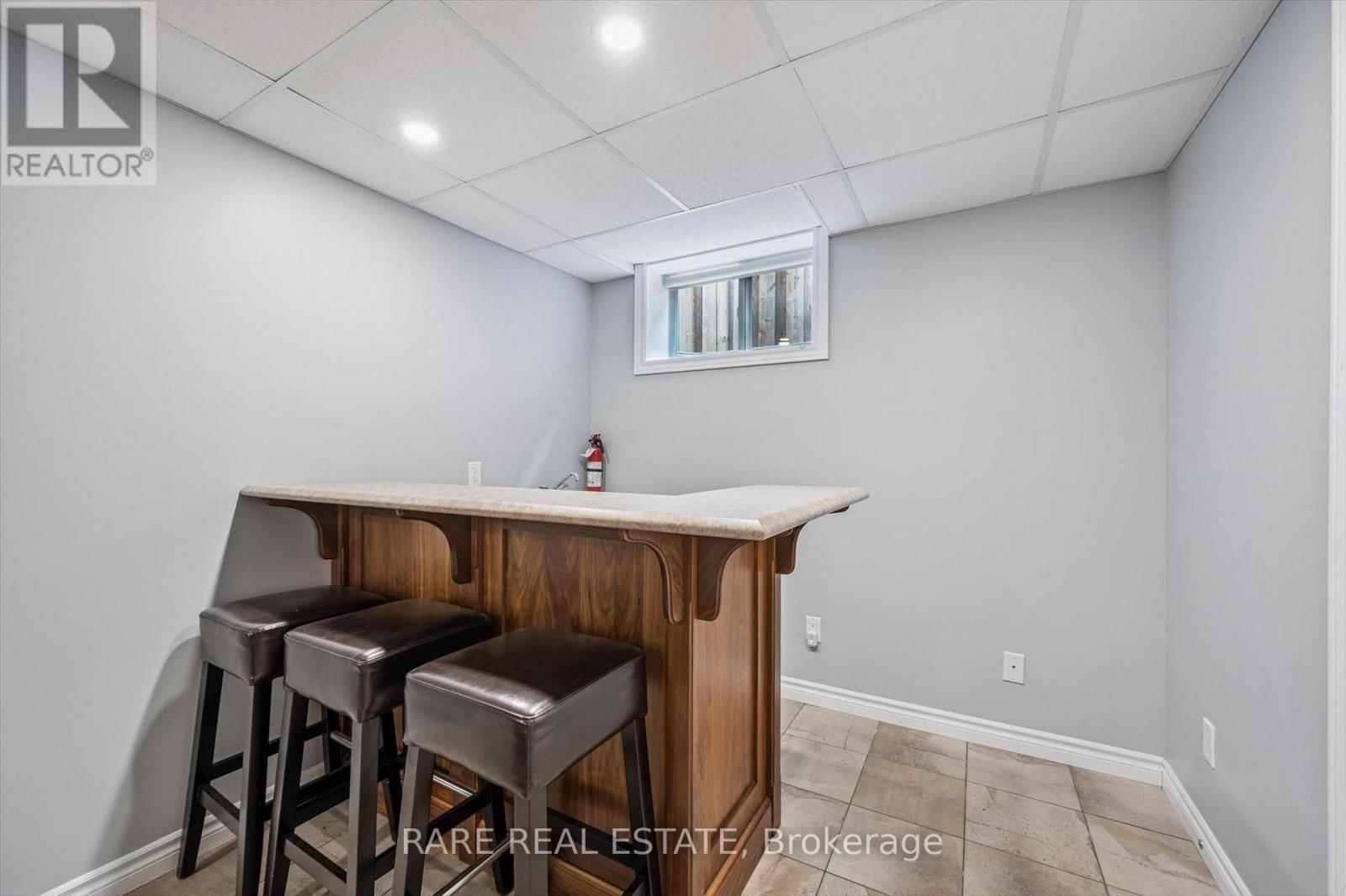 28 DAVIS STREET Image 32