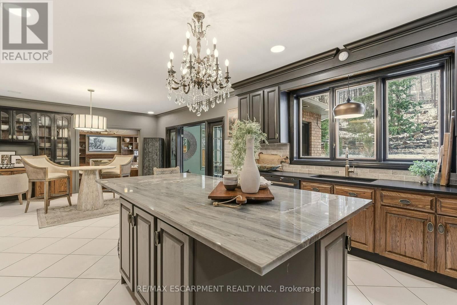 82 MAPLE DRIVE Image 16