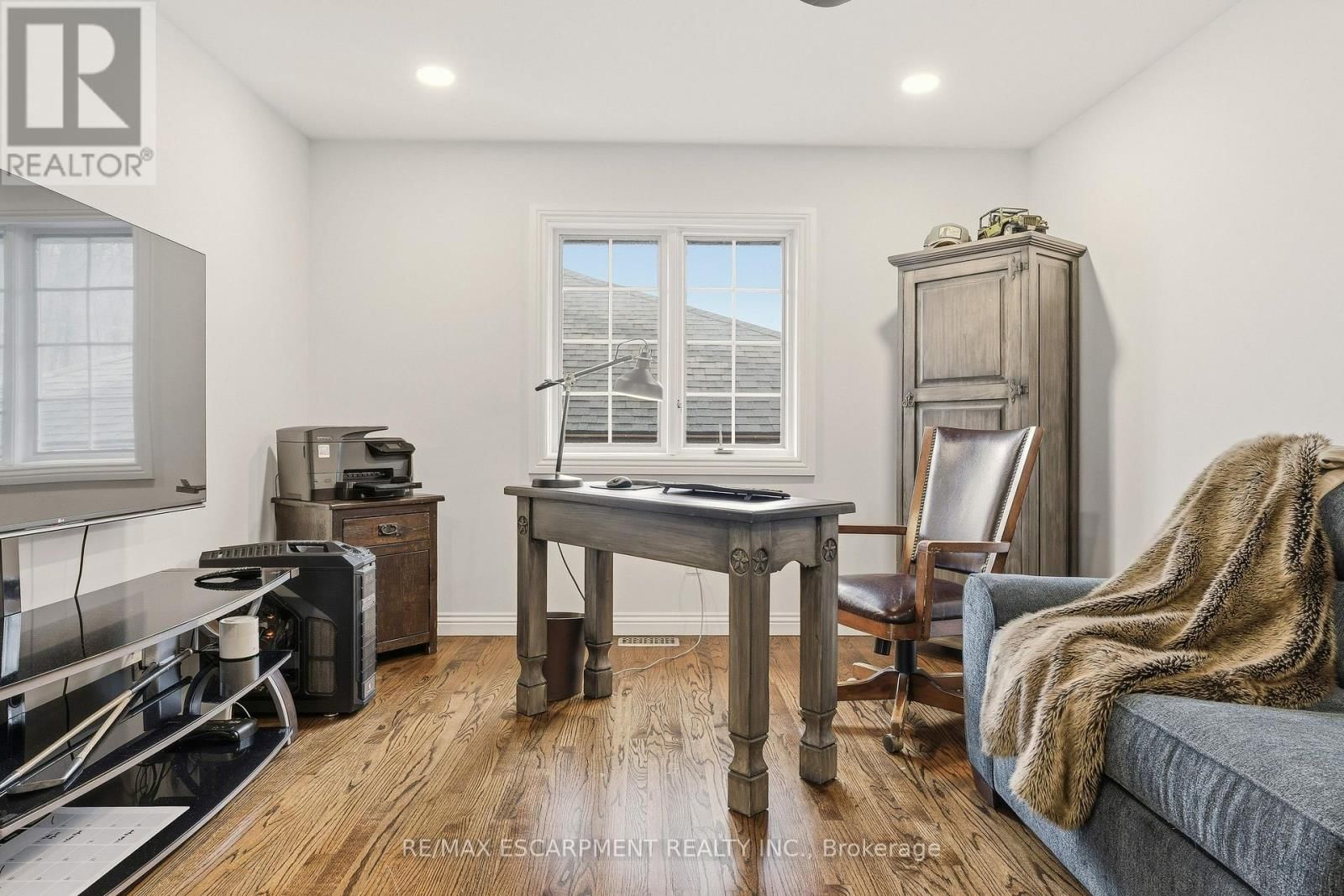 82 MAPLE DRIVE Image 32