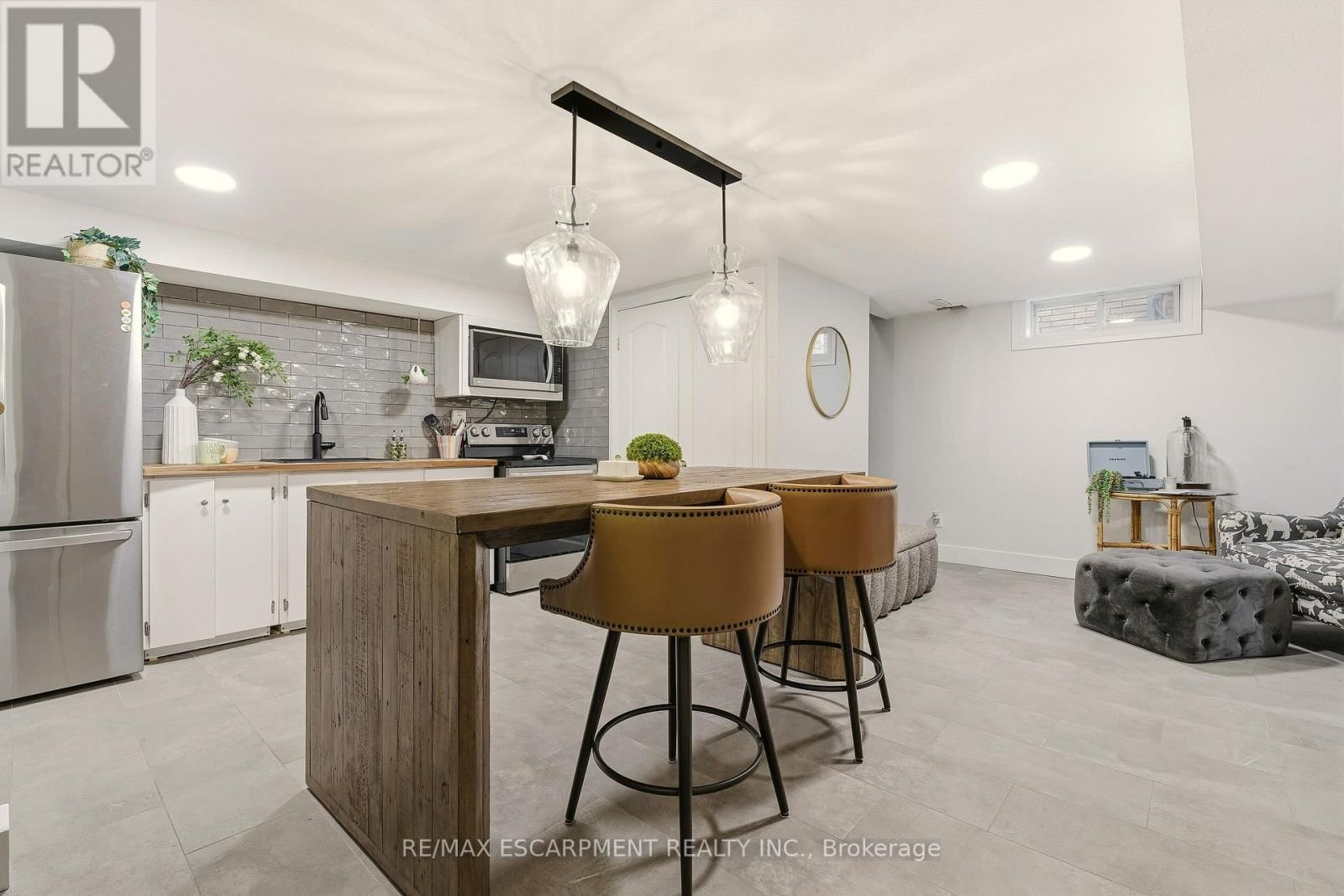 82 MAPLE DRIVE Image 39