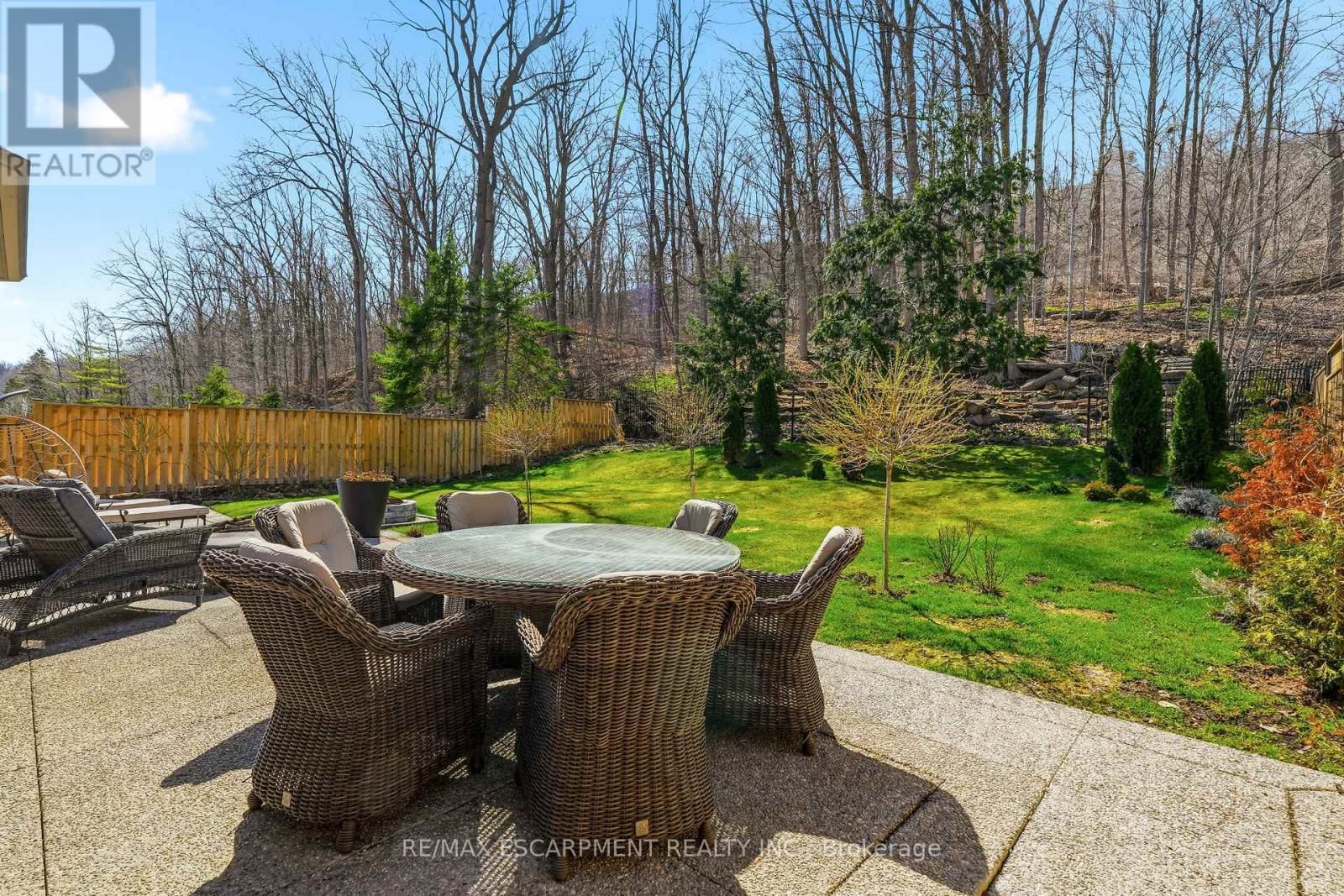 82 MAPLE DRIVE Image 42