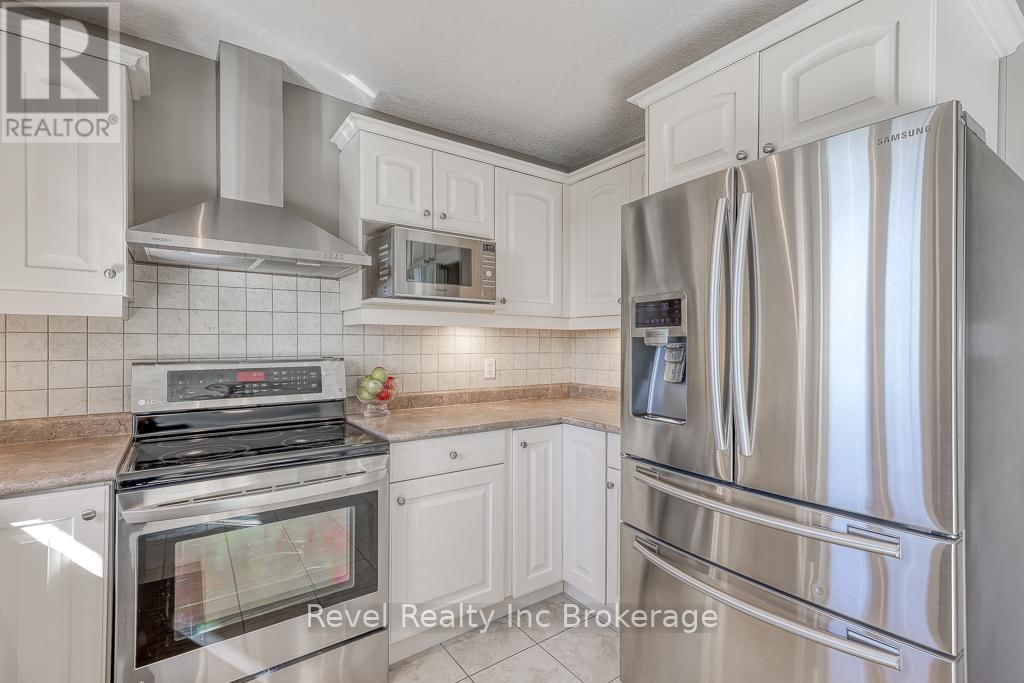 7 WOODHATCH CRESCENT Image 11