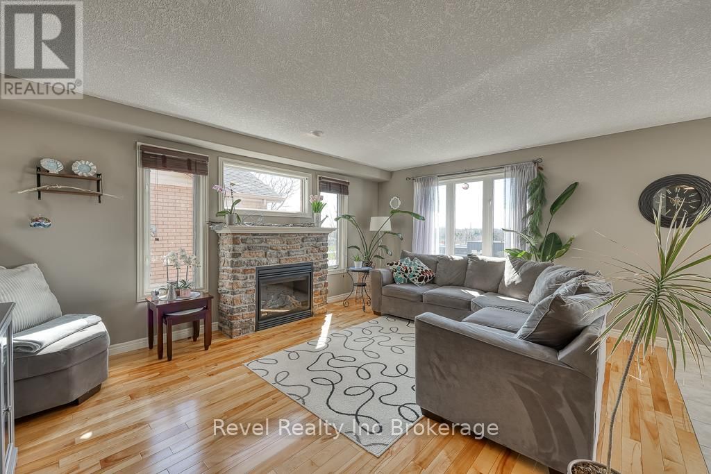 7 WOODHATCH CRESCENT Image 15