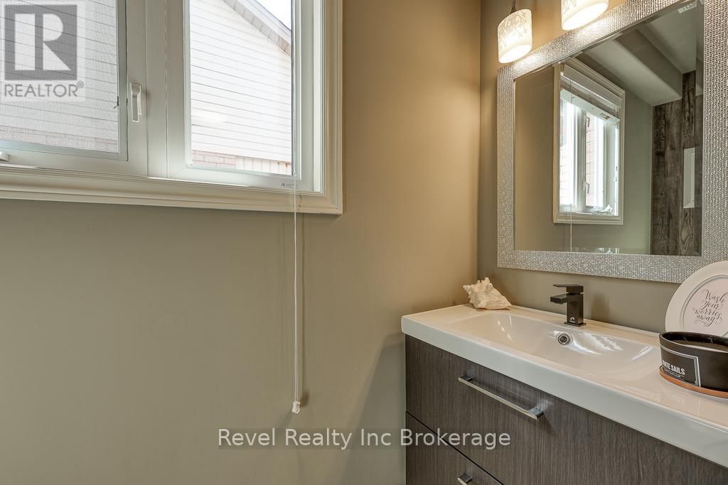 7 WOODHATCH CRESCENT Image 18