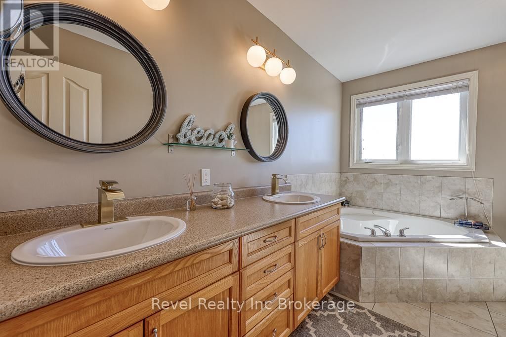 7 WOODHATCH CRESCENT Image 22