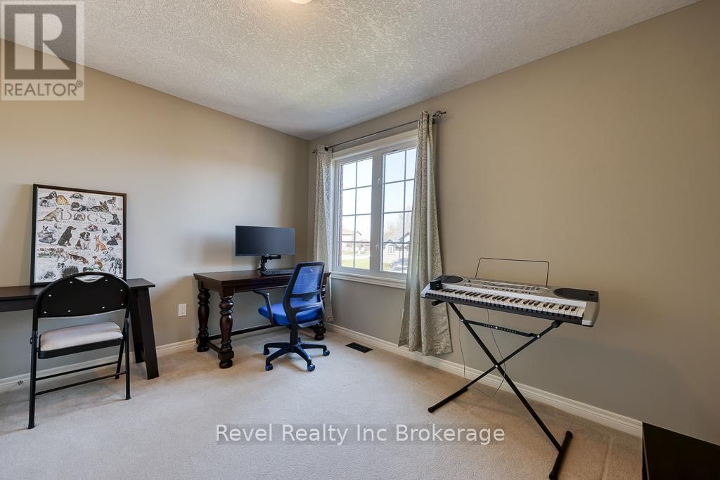 7 WOODHATCH CRESCENT Image 25