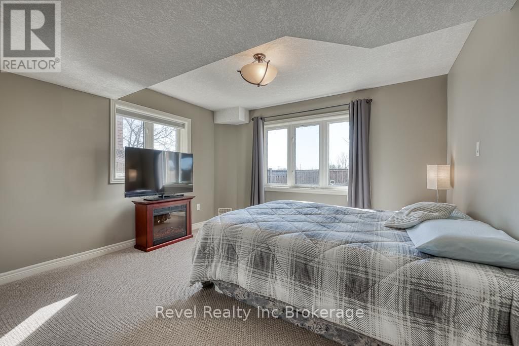 7 WOODHATCH CRESCENT Image 27